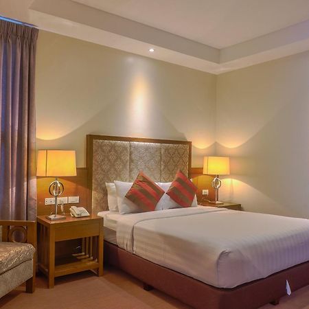 Mansion Garden Hotel Olongapo Esterno foto