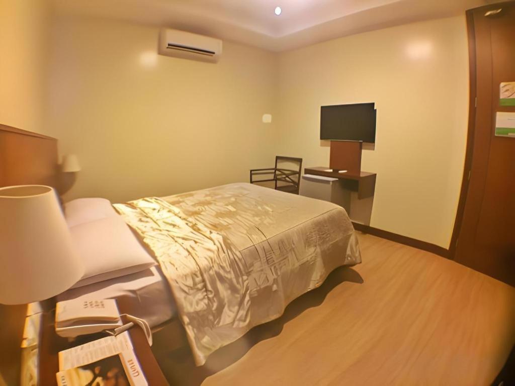 Mansion Garden Hotel Olongapo Esterno foto