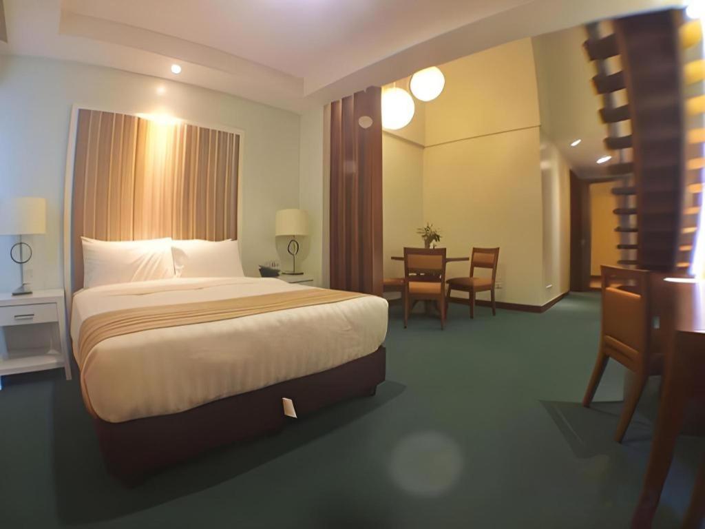 Mansion Garden Hotel Olongapo Esterno foto