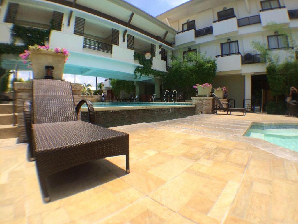 Mansion Garden Hotel Olongapo Esterno foto