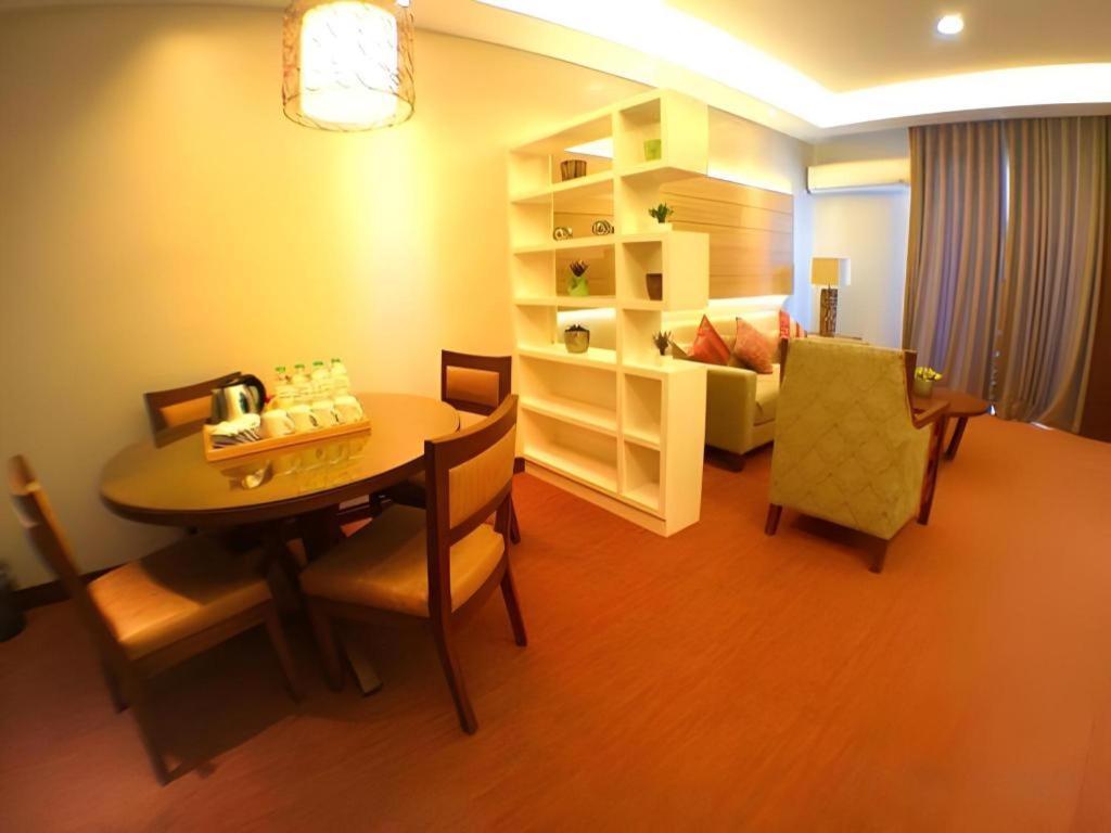 Mansion Garden Hotel Olongapo Esterno foto