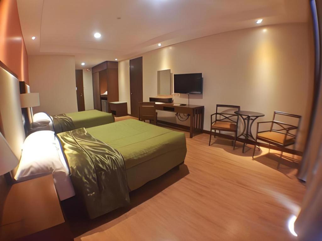 Mansion Garden Hotel Olongapo Esterno foto