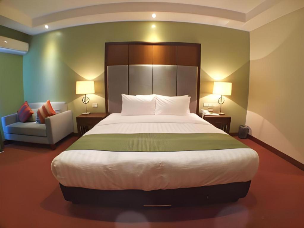 Mansion Garden Hotel Olongapo Esterno foto