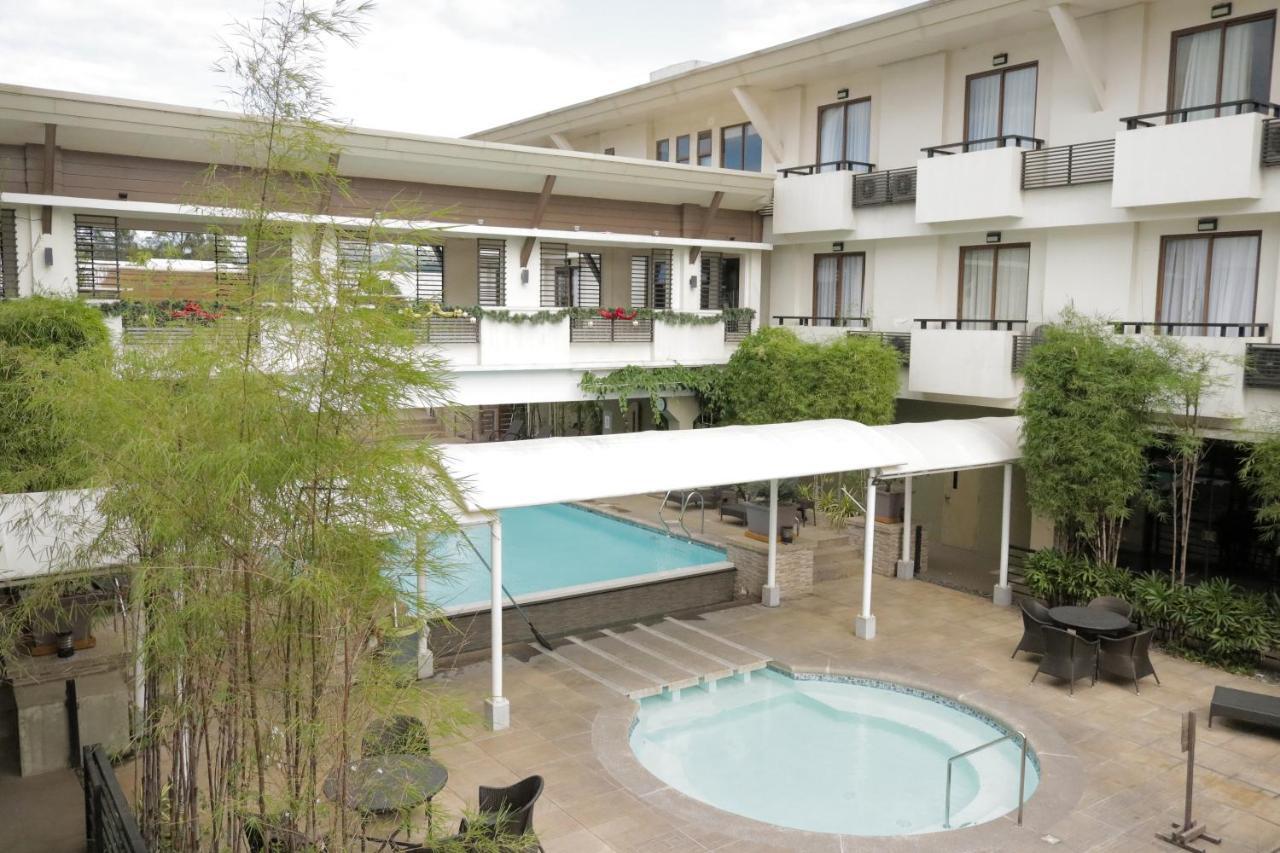 Mansion Garden Hotel Olongapo Esterno foto